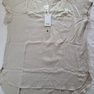 NWT Rose + Olive Cream Blouse L Cap Sleeve High-Low Lightweight Rayon Top